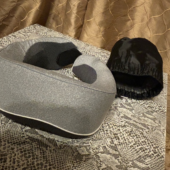 Memory Foam Neck Pillow, Travel Pillow In Soft Carry Case , New - Picture 2 of 4